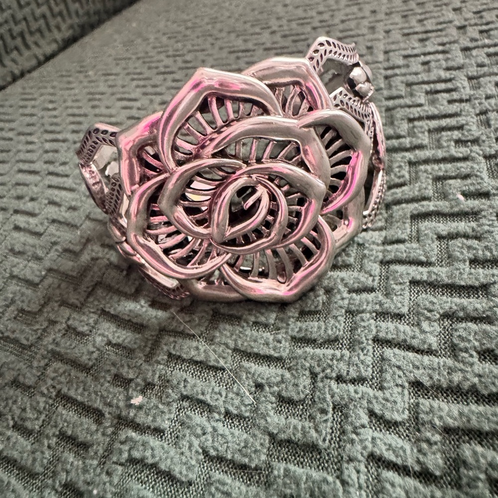 Kendra Scott Ansel Rose Statement Cuff in Vintage Silver - Picture 6 of 6
